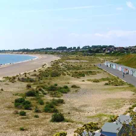 Spacious Caravan For Hire With Decking By The Beach In Suffolk Ref 40094Nd Lowestoft Exterior photo