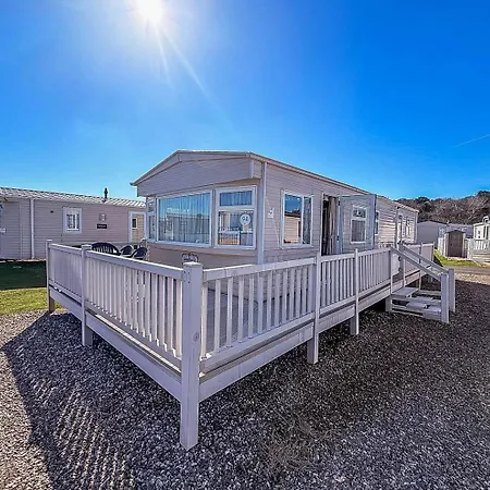 Spacious Caravan For Hire With Decking By The Beach In Suffolk Ref 40094Nd Lowestoft Exterior photo