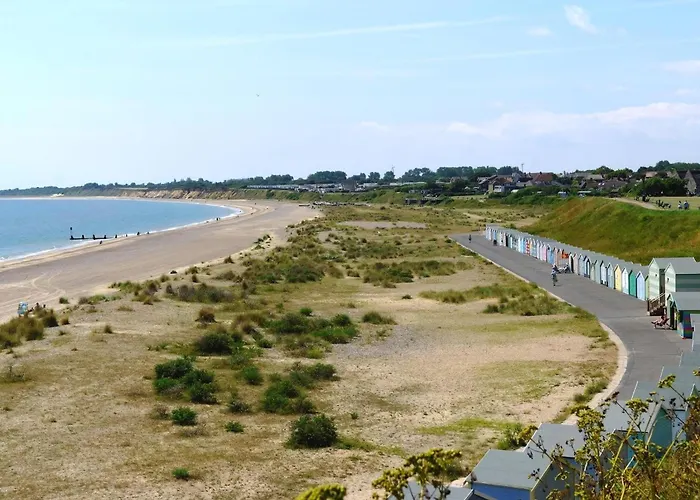 Spacious Caravan For Hire With Decking By The Beach In Suffolk Ref 40094Nd